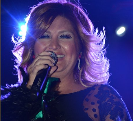 Sibel Can’a hayranları büyük ilgi gösterdi.