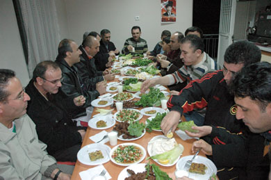 Halı Sahada Dostluk Maçı