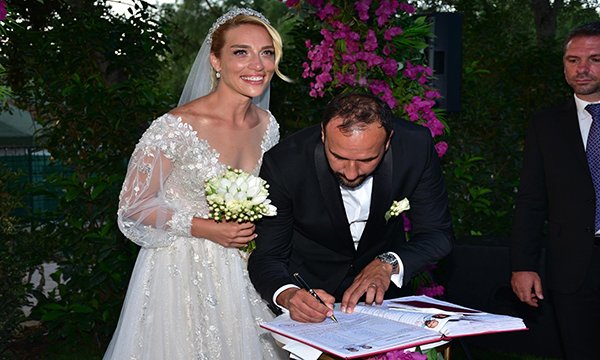 Sunucu Cansu Canan Özgen, Bodrum'da evlendi