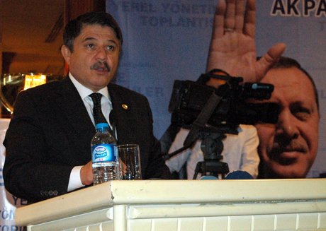 Tanrıverdi, BDP’li milletvekillerini eleştirdi.