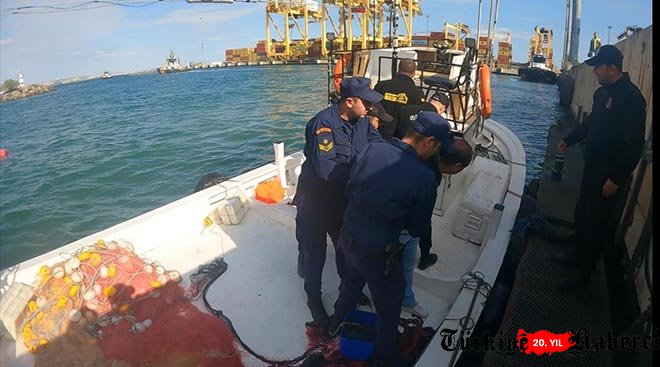 Tekirdağ Sahil Güvenlik balıkçı teknesindeki 2 kişi gözaltına alındı.