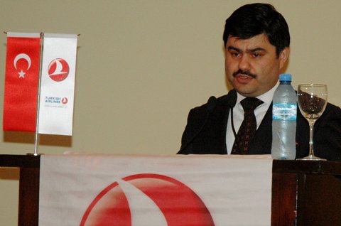 THY Arjantin personeli 1. yıl pastası kesti.