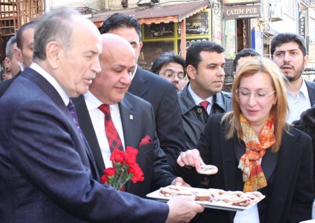 Topbaş, Bakırköy’de esnaf ziyaretinde bulundu. 