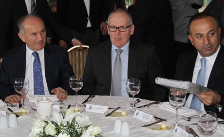 Topbaş,Çavuşoğlu onuruna yemek verdi. 