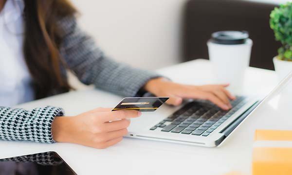 Tüketicilerin yüzde 72’si önce internet diyor