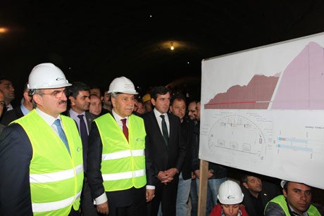 Türkiye’nin en uzun tünelinde sona gelindi. 