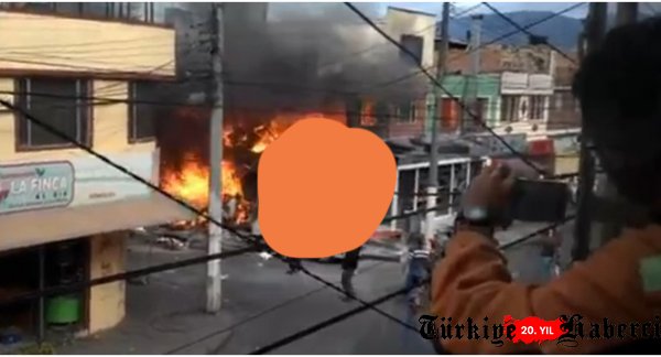 Uçak binaya Çarptı! 5 Kişi Öldü!