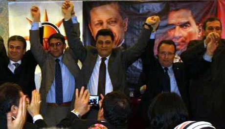Uğur,AK Parti millet için çalışıyor dedi.