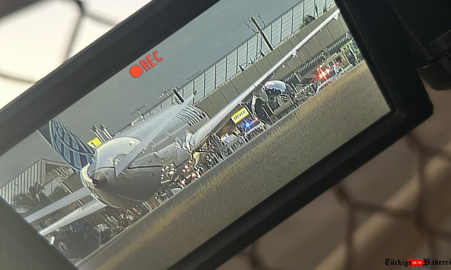 (video)United Airlines Uçağının İniş Takımında Ceset Bulundu