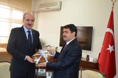 Vali Şahin, Kurtulmuş'a kayısı hediye etti
