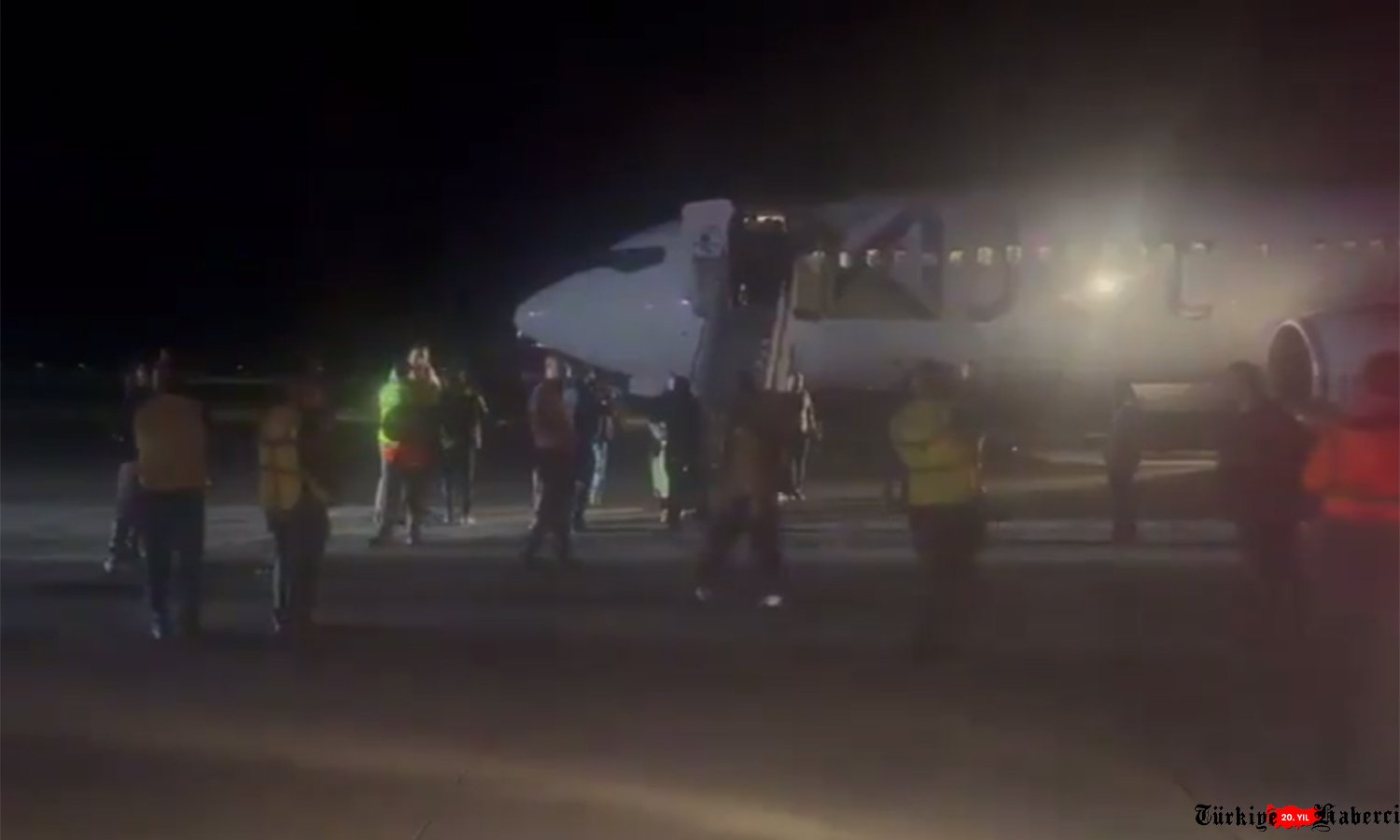  (video) AJet Uçağında Bomba Paniği!