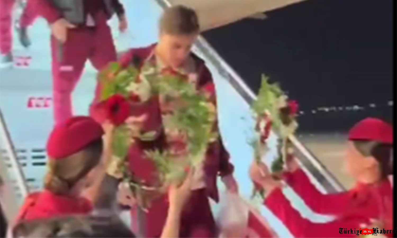 (video)Bizim Çocuklar’a Çiçekli Karşılama!