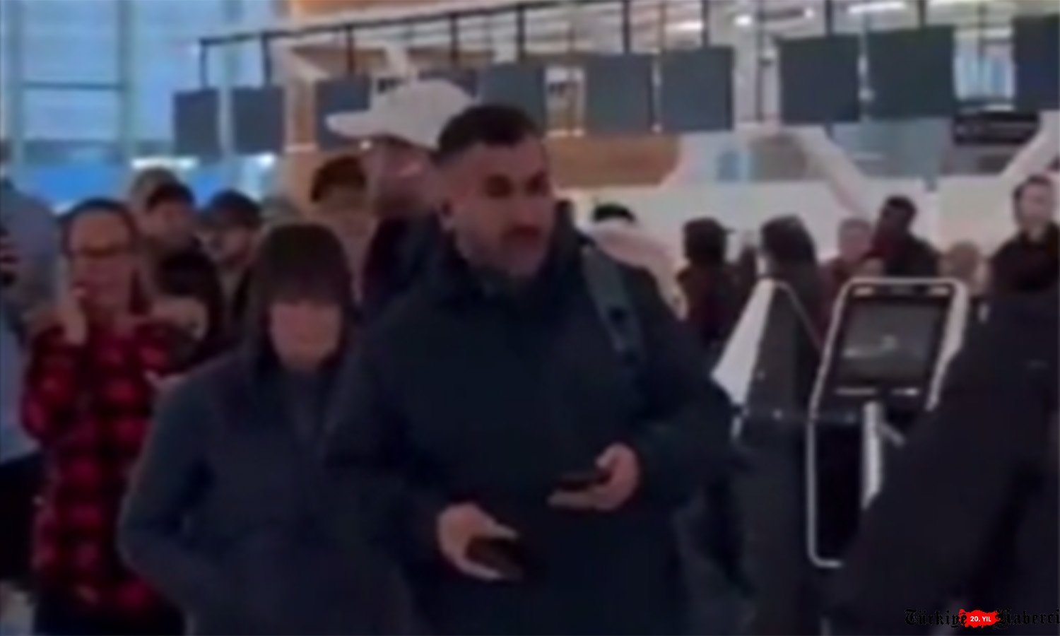 (video)Bush Havaalanı’nda TSA Kuyruğu 3 Saati Aştı!