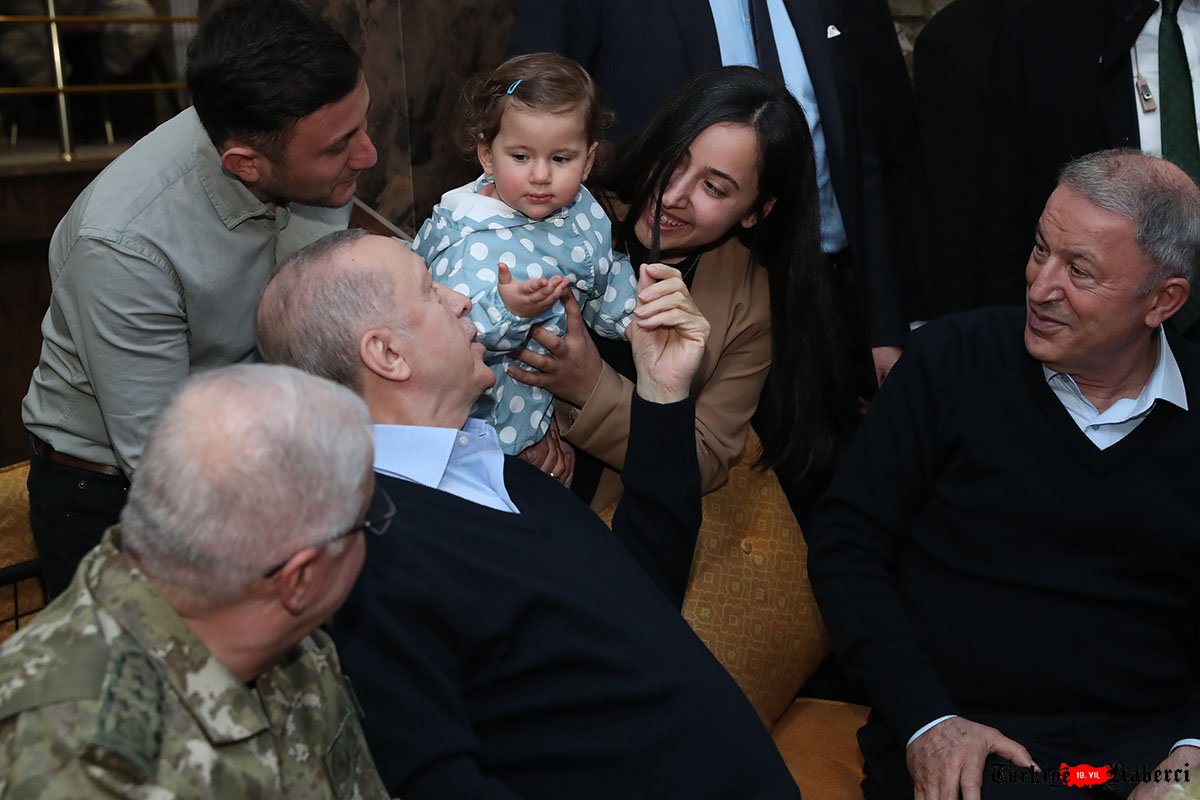 Erdoğan,Yüksekova'da vatandaşlarla sohbet etti