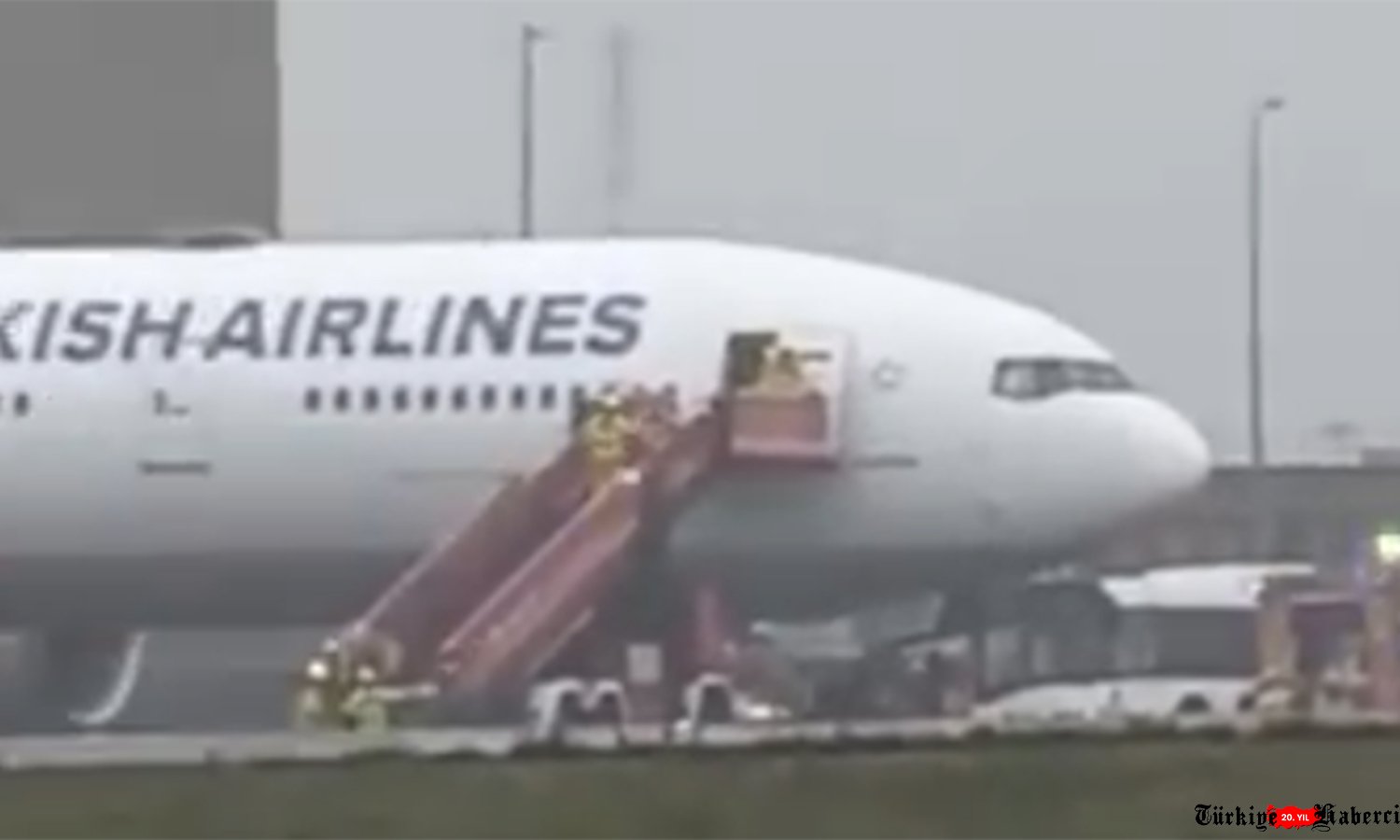 (video)Paris’te THY Krizi: Yolcular Acil Tahliye Edildi!