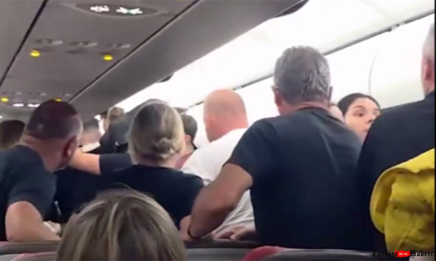 (video)“Uçak İçinde Büyük Panik!”