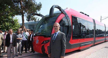 Yerli tramvay İpekböceği raya indi