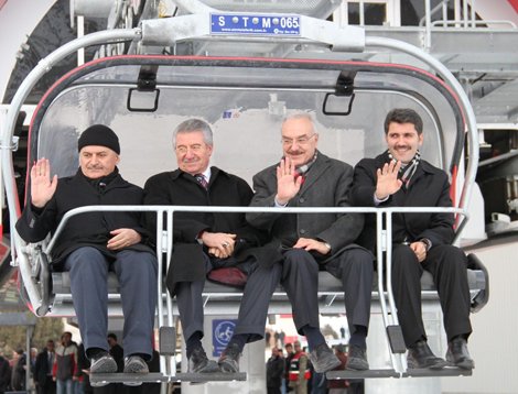 Yıldırım, Ergan Dağı Kayak Merkezi’ne çıktı.