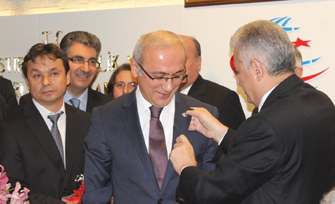 Bakan Yıldırım, Görevini Elvan'a Devretti