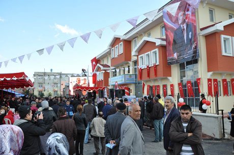 Yüreğir'de Kültür Evi hizmete açıldı.