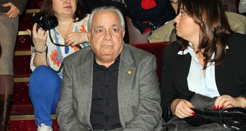 Zeki Alasya hayatını kaybetti